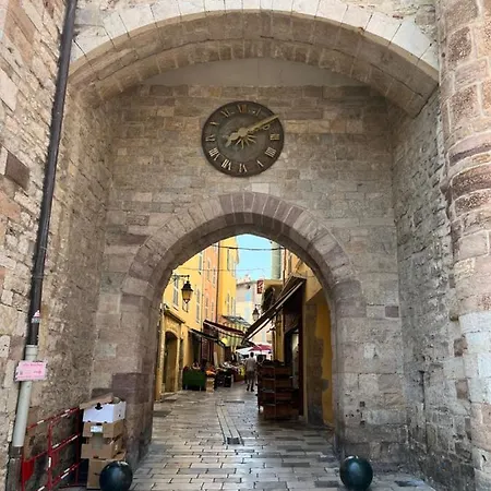 30m2 Rue Piétonne Coeur De Hyères